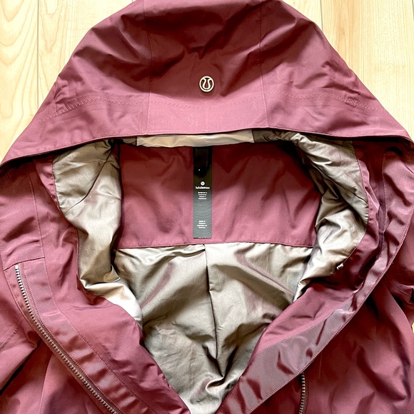 Rare LULULEMON Savasana Waterproof Jacket II in Bordeaux, Size 4 - Picture 9 of 10